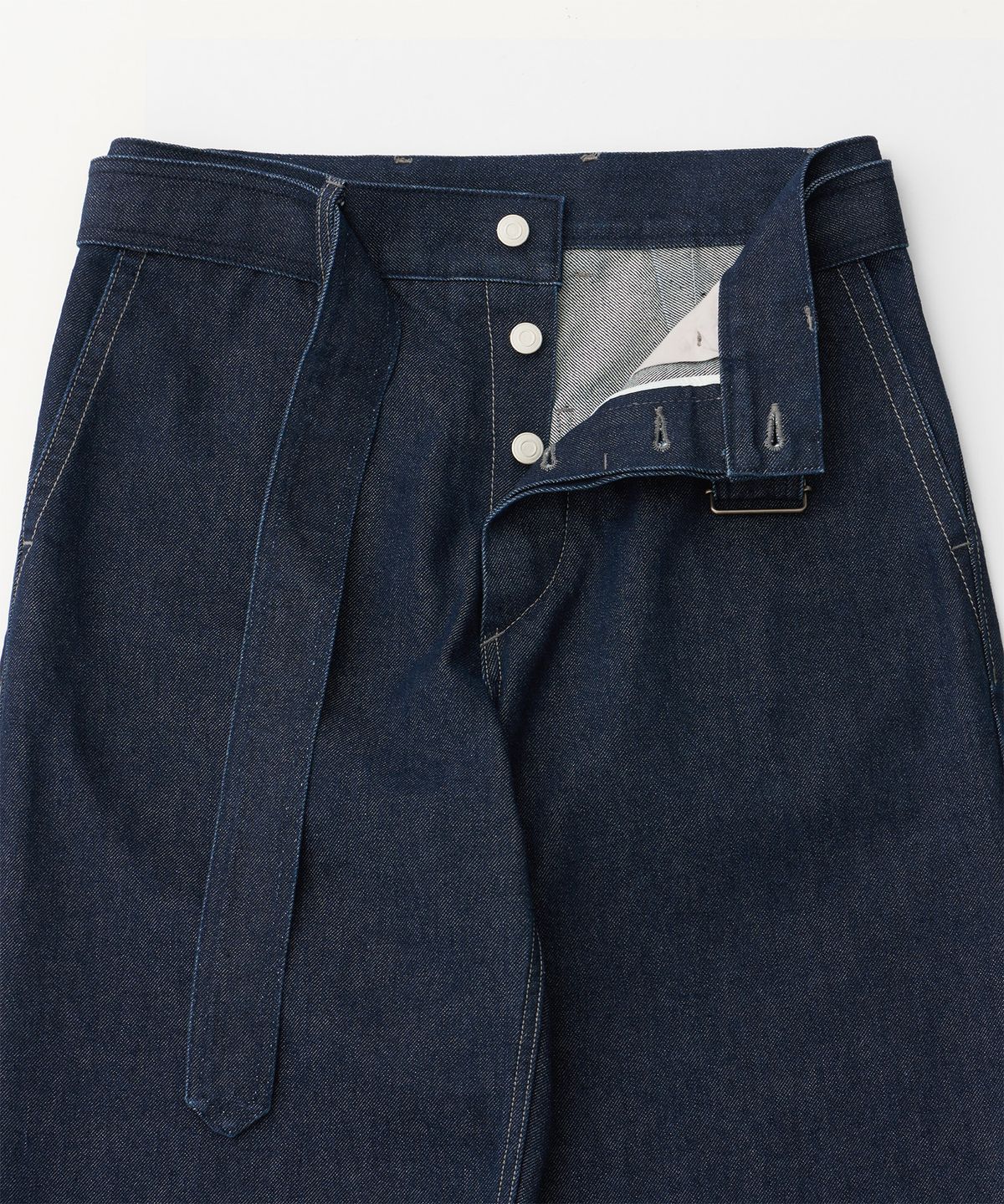어나더 오피스(ANOTHER OFFICE) Plenty Belted Denim Slacks (One Washed)