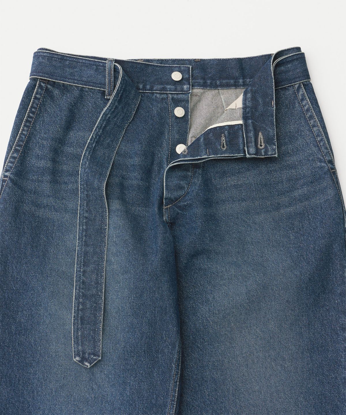 어나더 오피스(ANOTHER OFFICE) Plenty Belted Denim Slacks (Mid Blue)