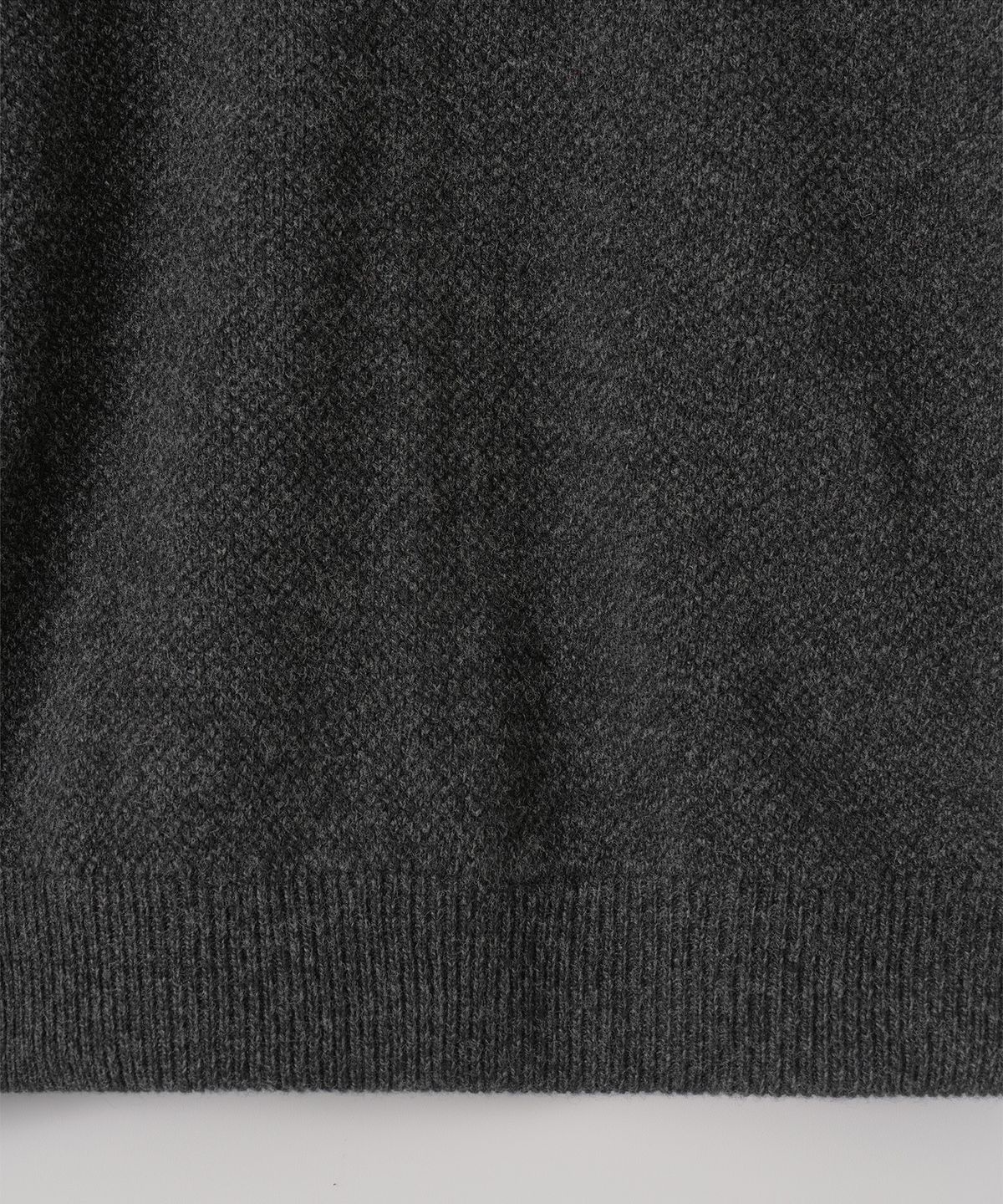 어나더 오피스(ANOTHER OFFICE) Moss Stitch V-Neck Cardigan (Charcoal)