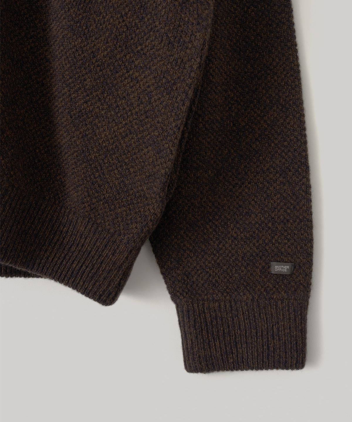 어나더 오피스(ANOTHER OFFICE) Moss Stitch V-Neck Cardigan (Brown)