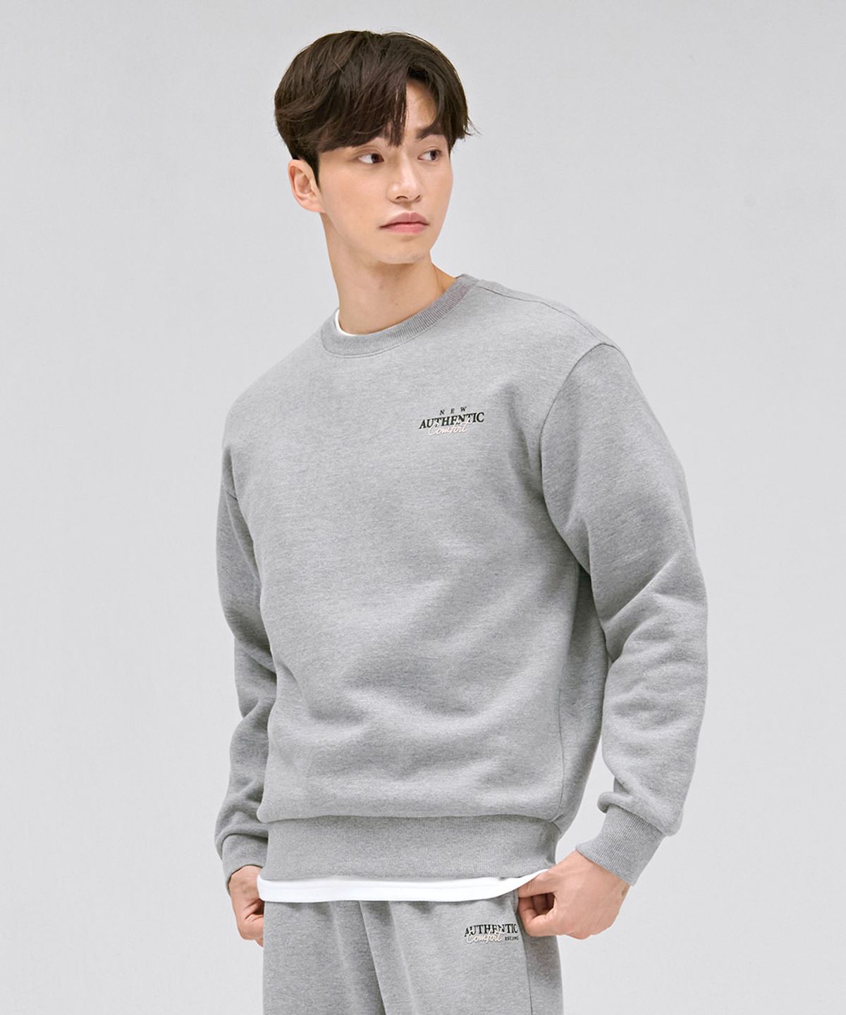 체이스컬트(CHASECULT) 공용 에센셜 레터링 기모 맨투맨 티셔츠-그레이