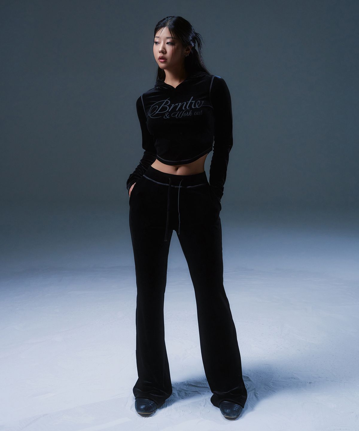 본투윈(BORN TO WIN) VELOUR BOOTS CUT PANTS [BLACK]