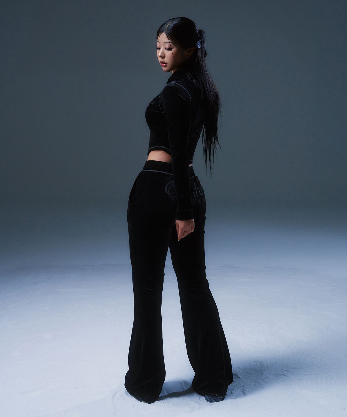 본투윈(BORN TO WIN) VELOUR BOOTS CUT PANTS [BLACK]
