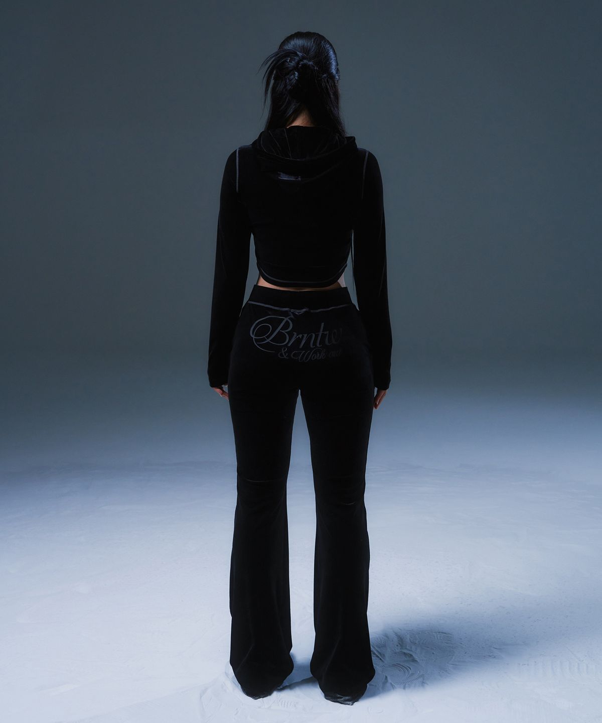 본투윈(BORN TO WIN) VELOUR BOOTS CUT PANTS [BLACK]