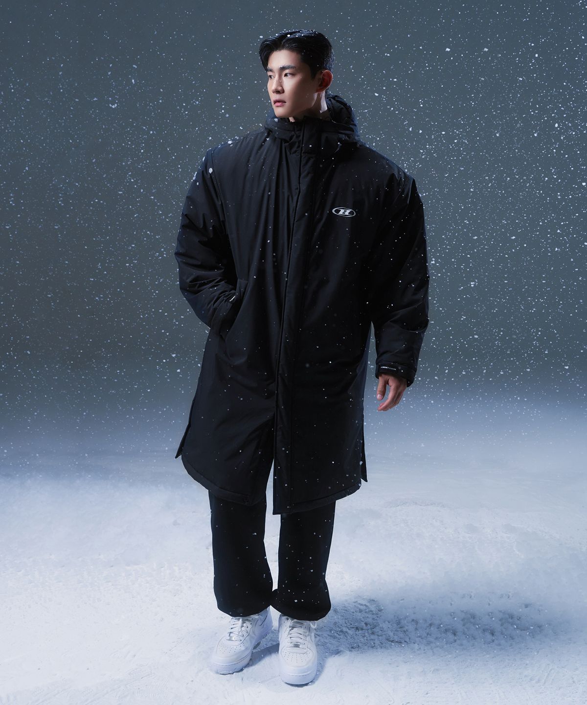 본투윈(BORN TO WIN) BIG SYMBOL BENCH PARKA [BLACK]