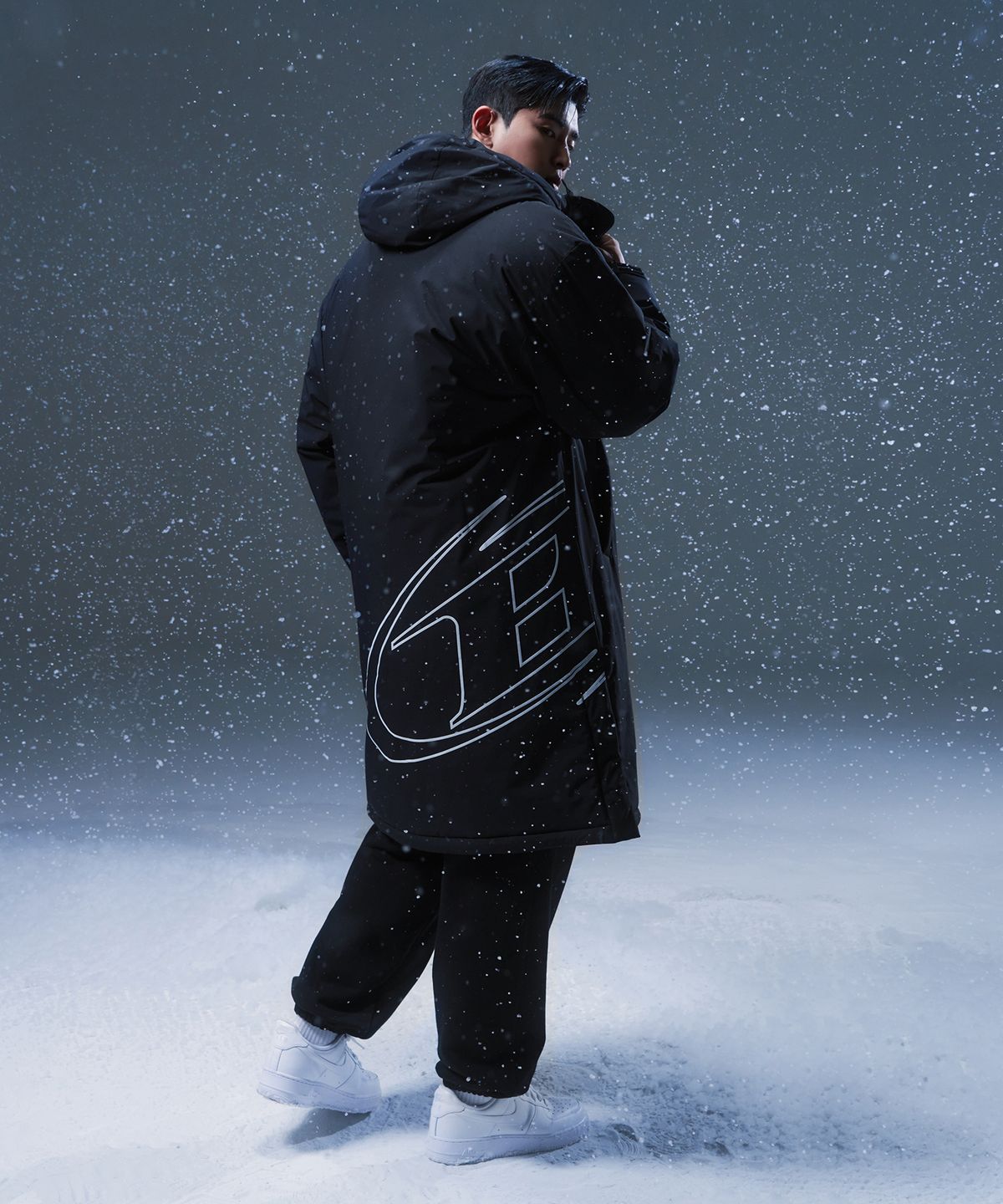 본투윈(BORN TO WIN) BIG SYMBOL BENCH PARKA [BLACK]