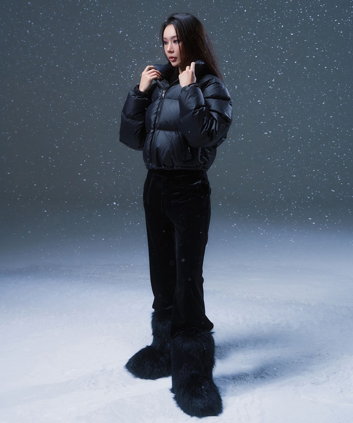 본투윈(BORN TO WIN) BIG SYMBOL PUFFER CROP DOWN [BLACK]