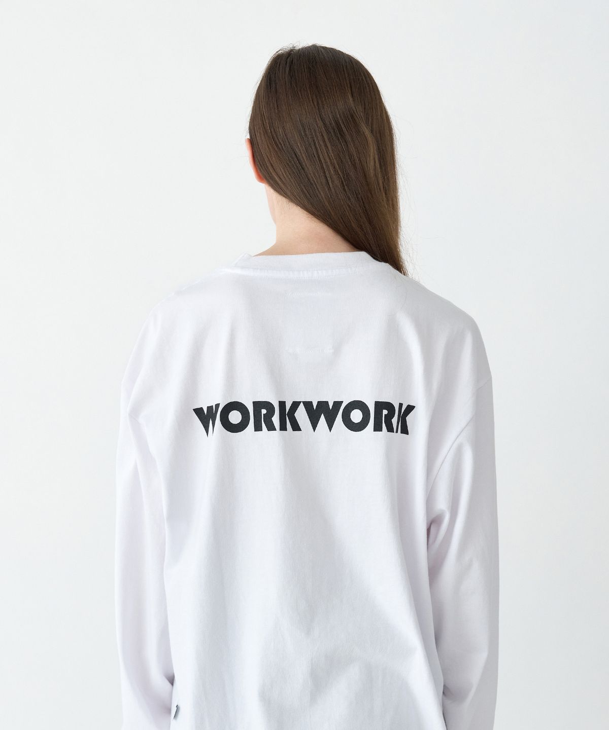 워크워크(WORKWORK) 워크워크 로고 롱 티셔츠 (화이트)