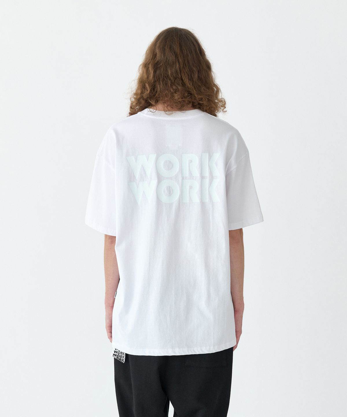 워크워크(WORKWORK) 워크워크 로고 숏 티셔츠 (화이트)
