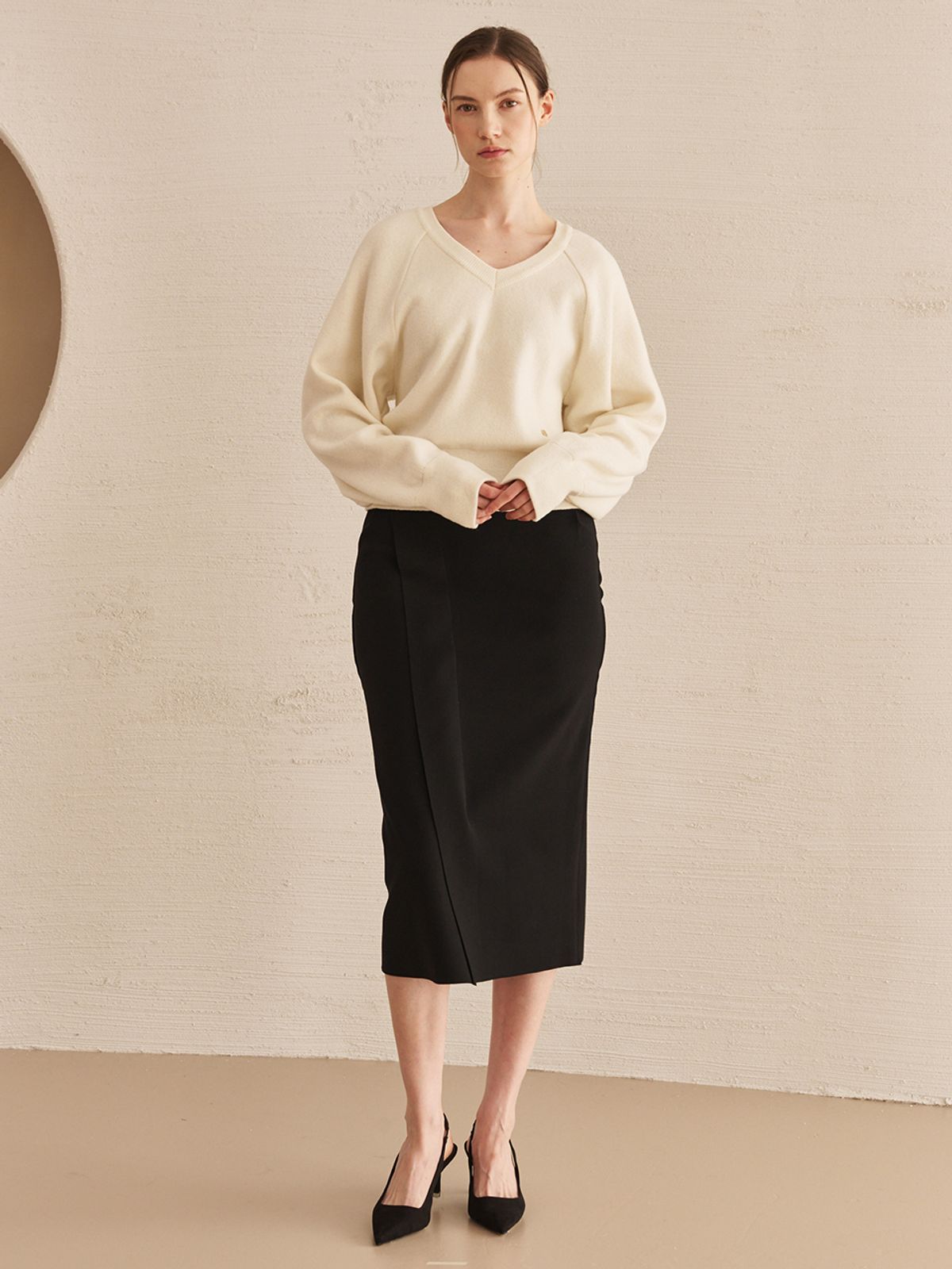 누브(NOUVE) Slit Cut Out  Skirt -Black