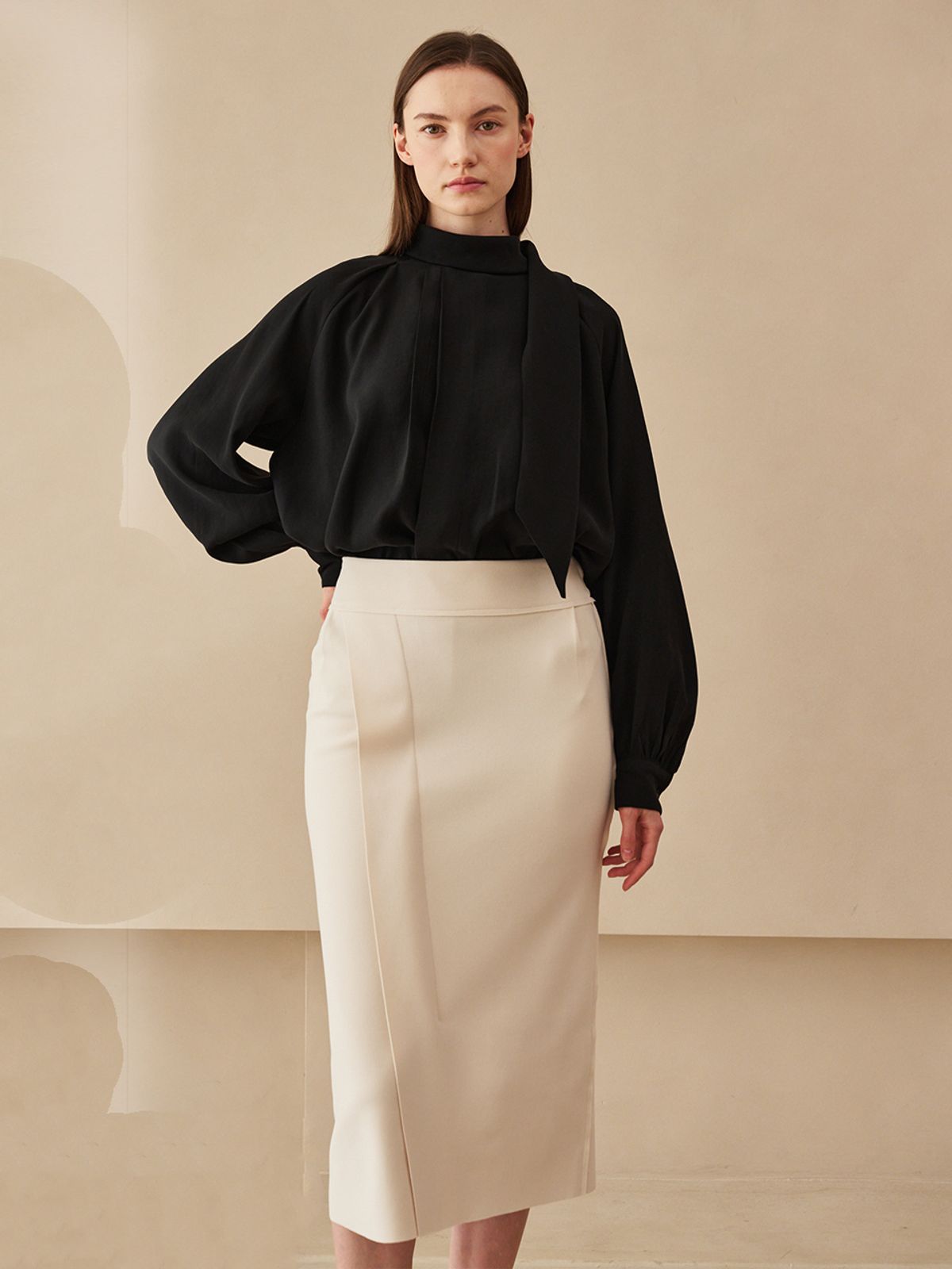 누브(NOUVE) Slit Cut Out Skirt - Cream