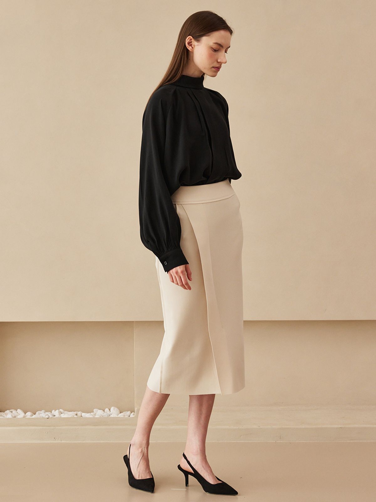 누브(NOUVE) Slit Cut Out Skirt - Cream