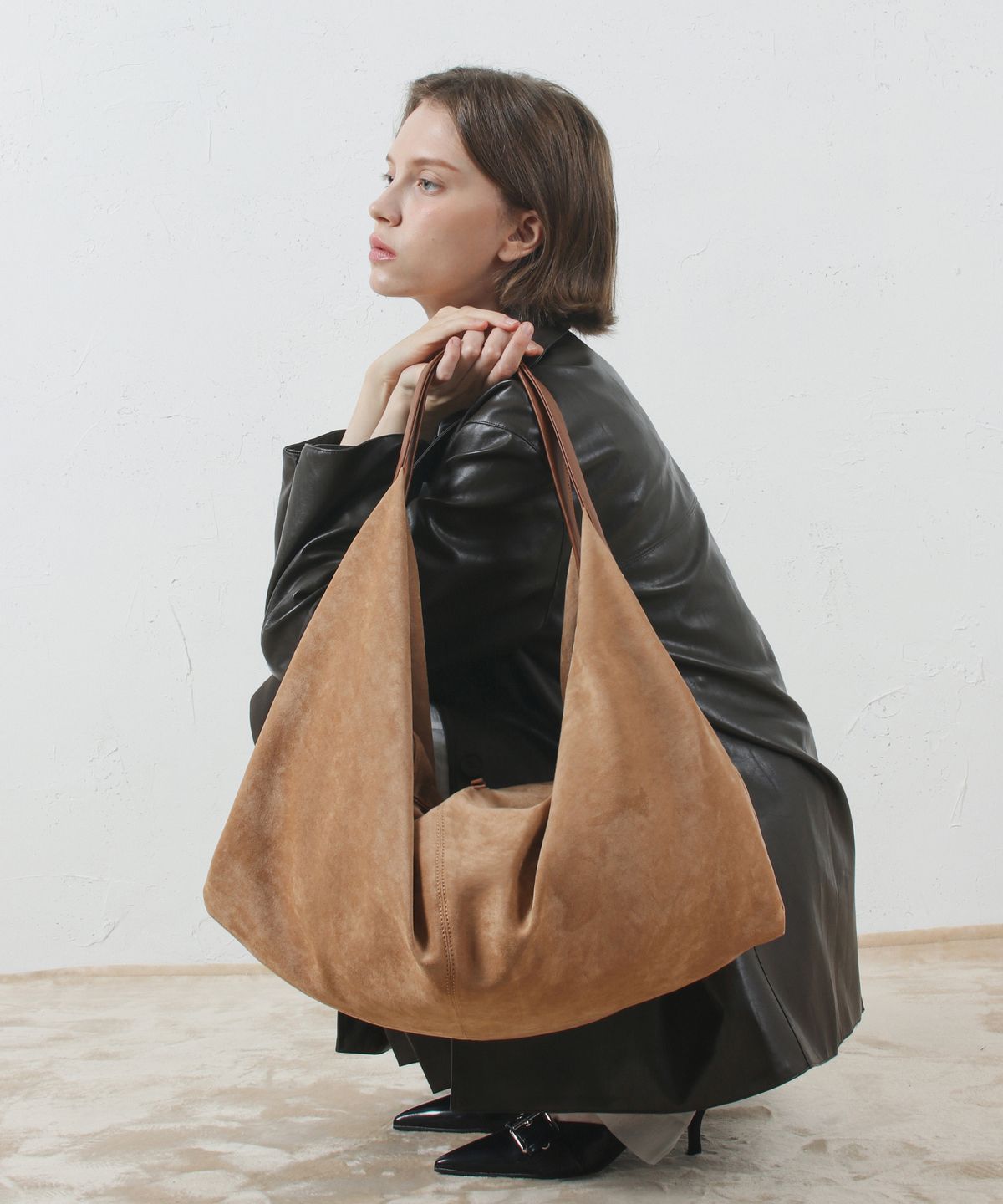 마스마룰즈(MASMARULEZ) 윙 스웨이드백 _베이지