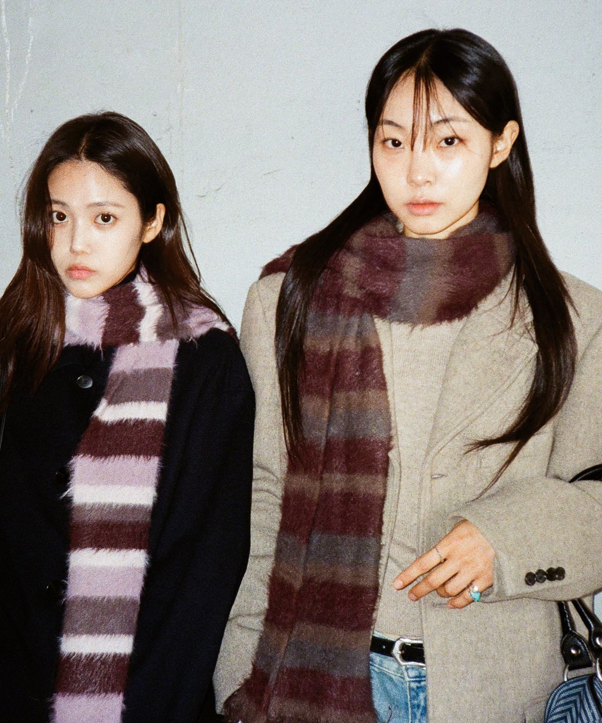 이우가마카라스(IUGAMAKARAS) Striped Hairy Bold Muffler (Brown)