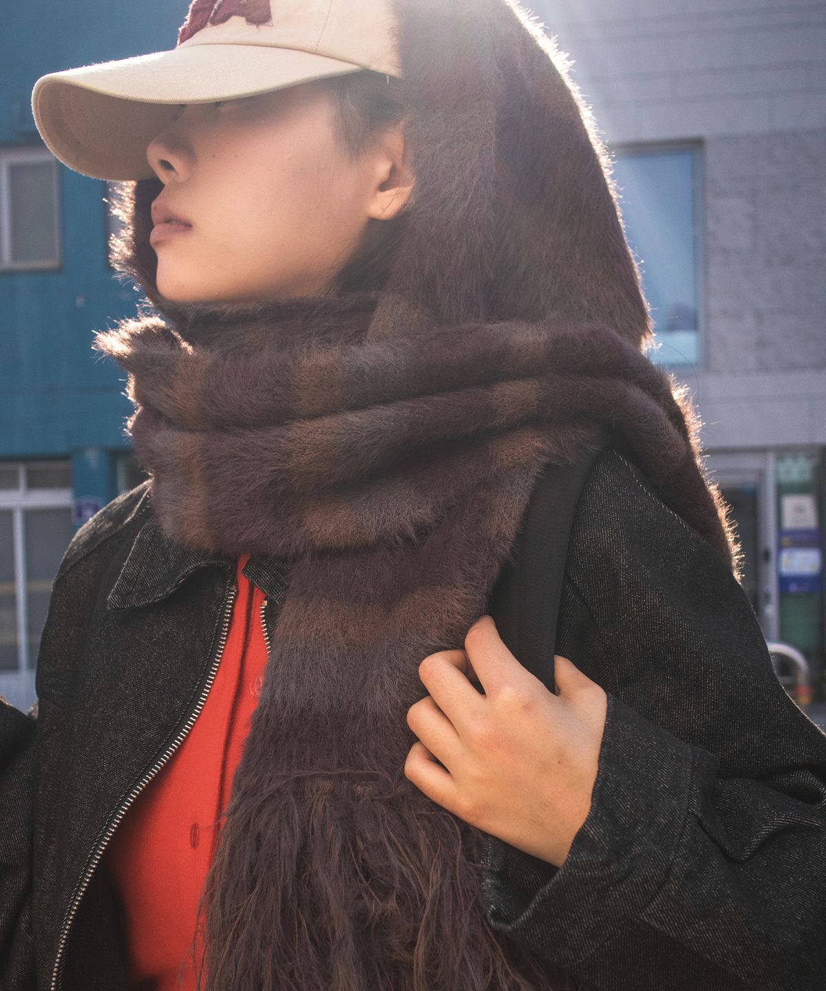 이우가마카라스(IUGAMAKARAS) Striped Hairy Bold Muffler (Brown)