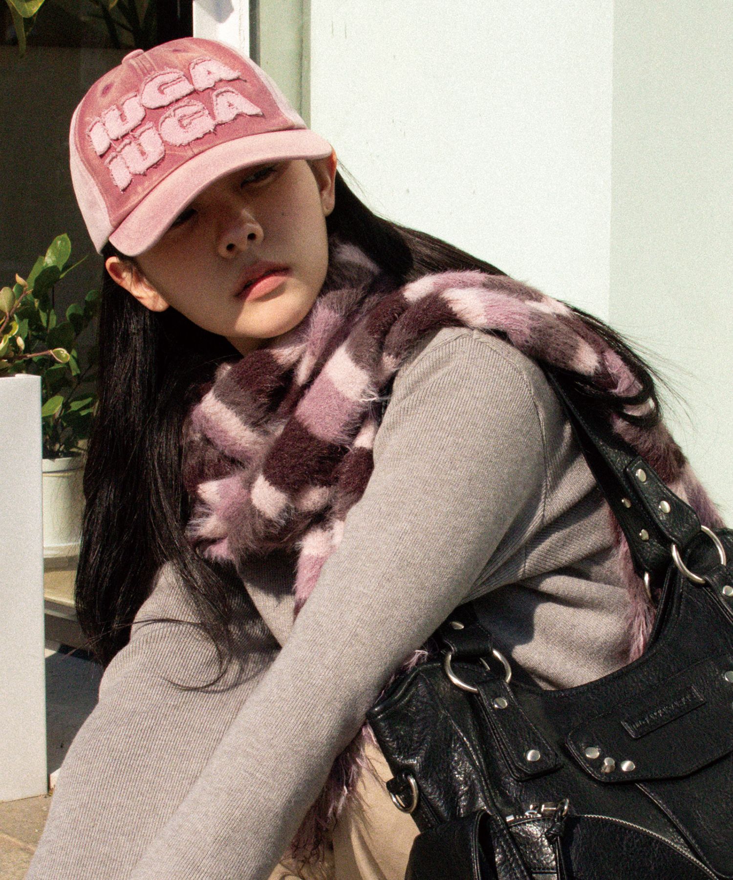 ◇IUGAMAKARAS◇ Striped Hairy Bold Muffler (Pink) MUSINSA | IUGAMAKARAS Striped Hairy Bold Muffler (Pink)