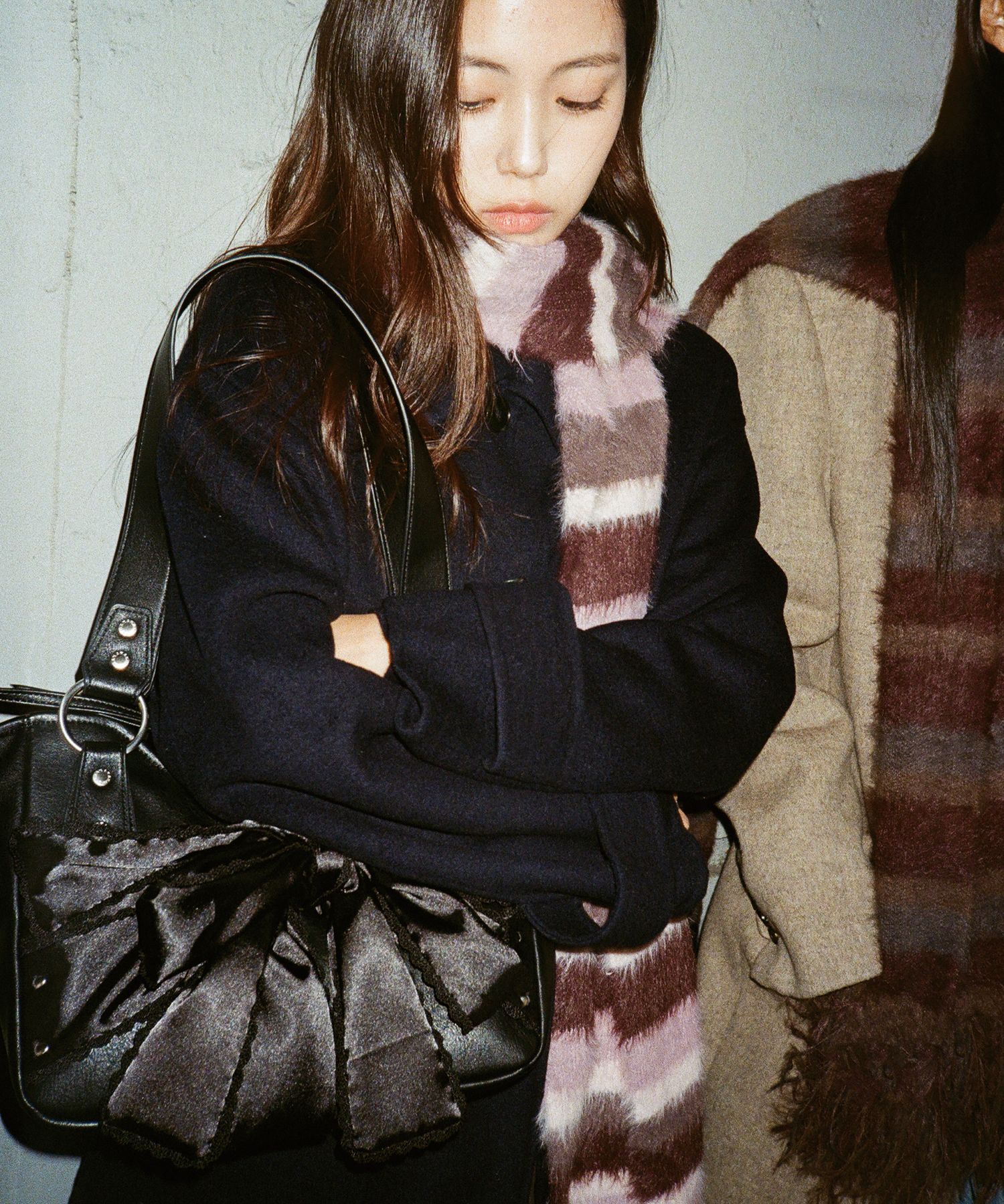 ◇IUGAMAKARAS◇ Striped Hairy Bold Muffler (Brown) MUSINSA | IUGAMAKARAS Striped Hairy Bold Muffler (Brown)