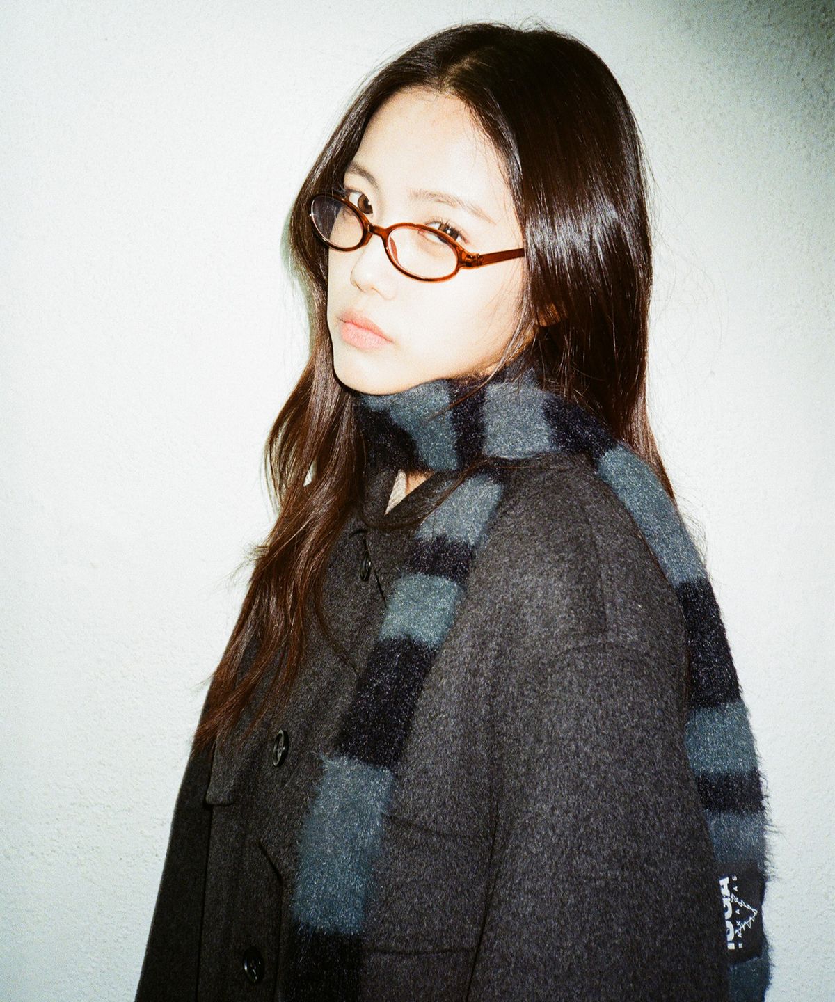 이우가마카라스(IUGAMAKARAS) Striped Hairy Skinny Muffler (Black)