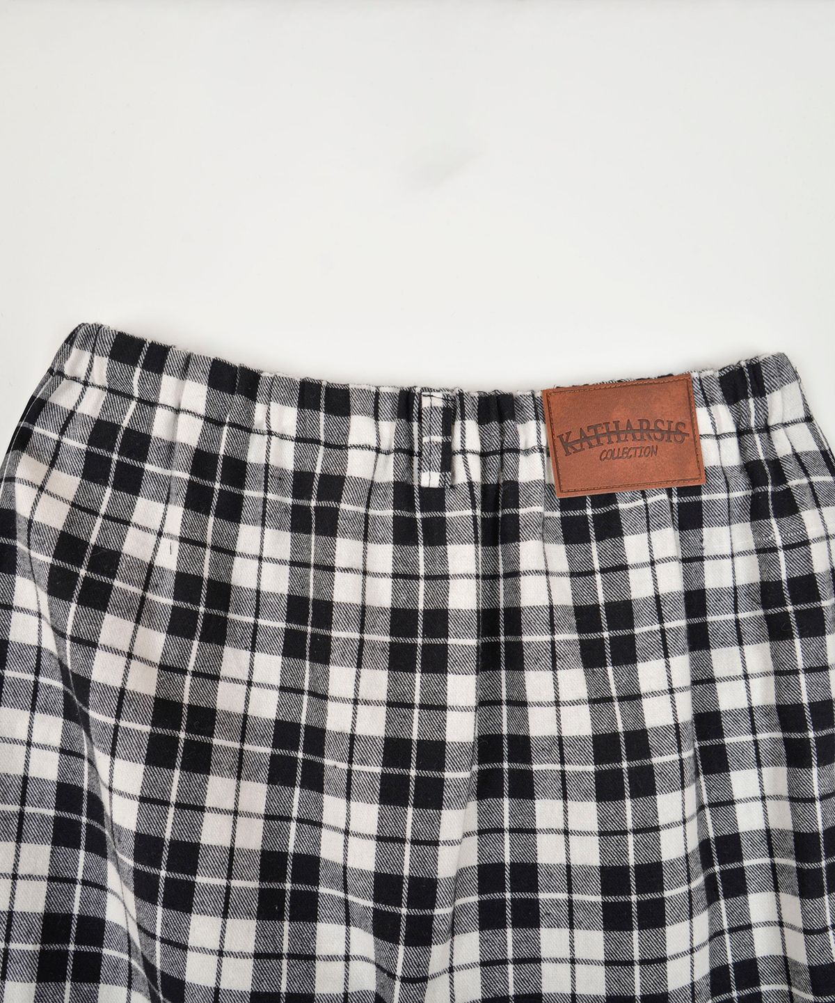 카타르시스(KATHARSIS) 체크 벨트 밴딩 롱스커트 블랙 ONE SIZE