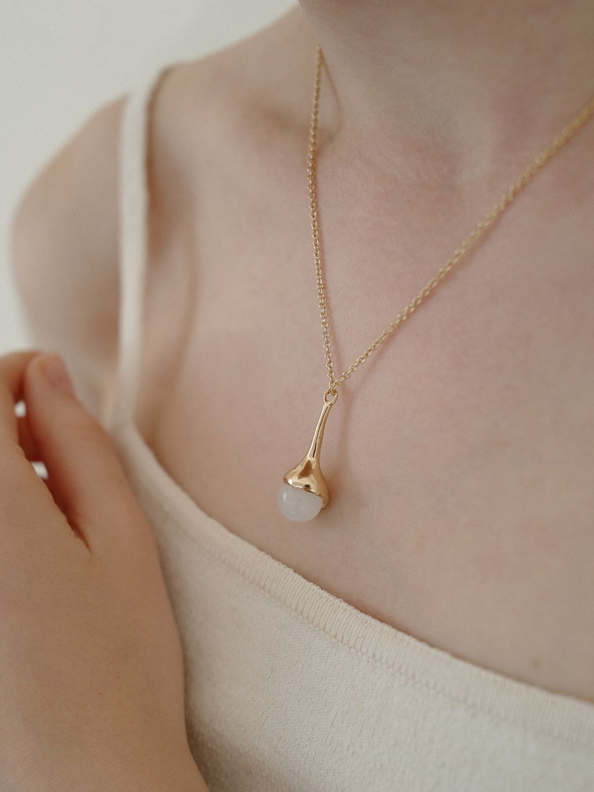 피오레(FIORE) stone bud necklace (moonstone)