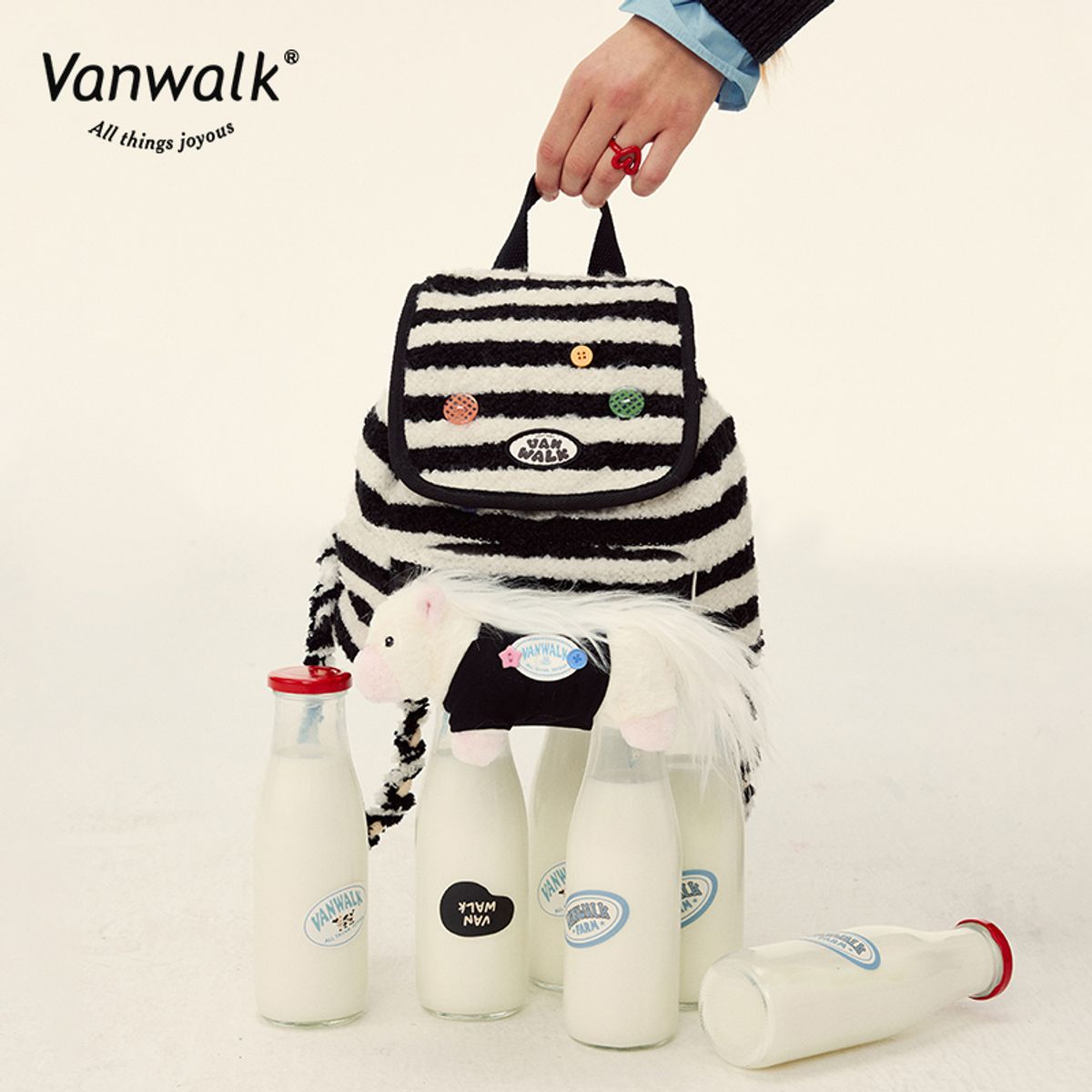 반워크(VANWALK) 스퀘어 윈터백 [블랙 앤 화이트]
