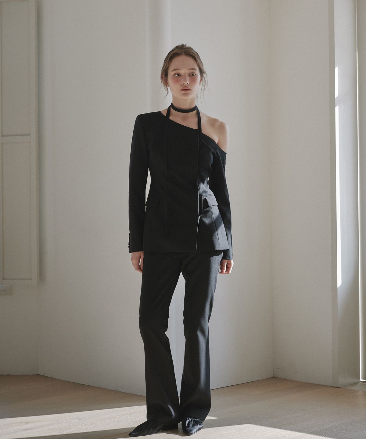 마우솔레움(MAU SOLEUM) Emma String Off Shoulder Jacket - Black