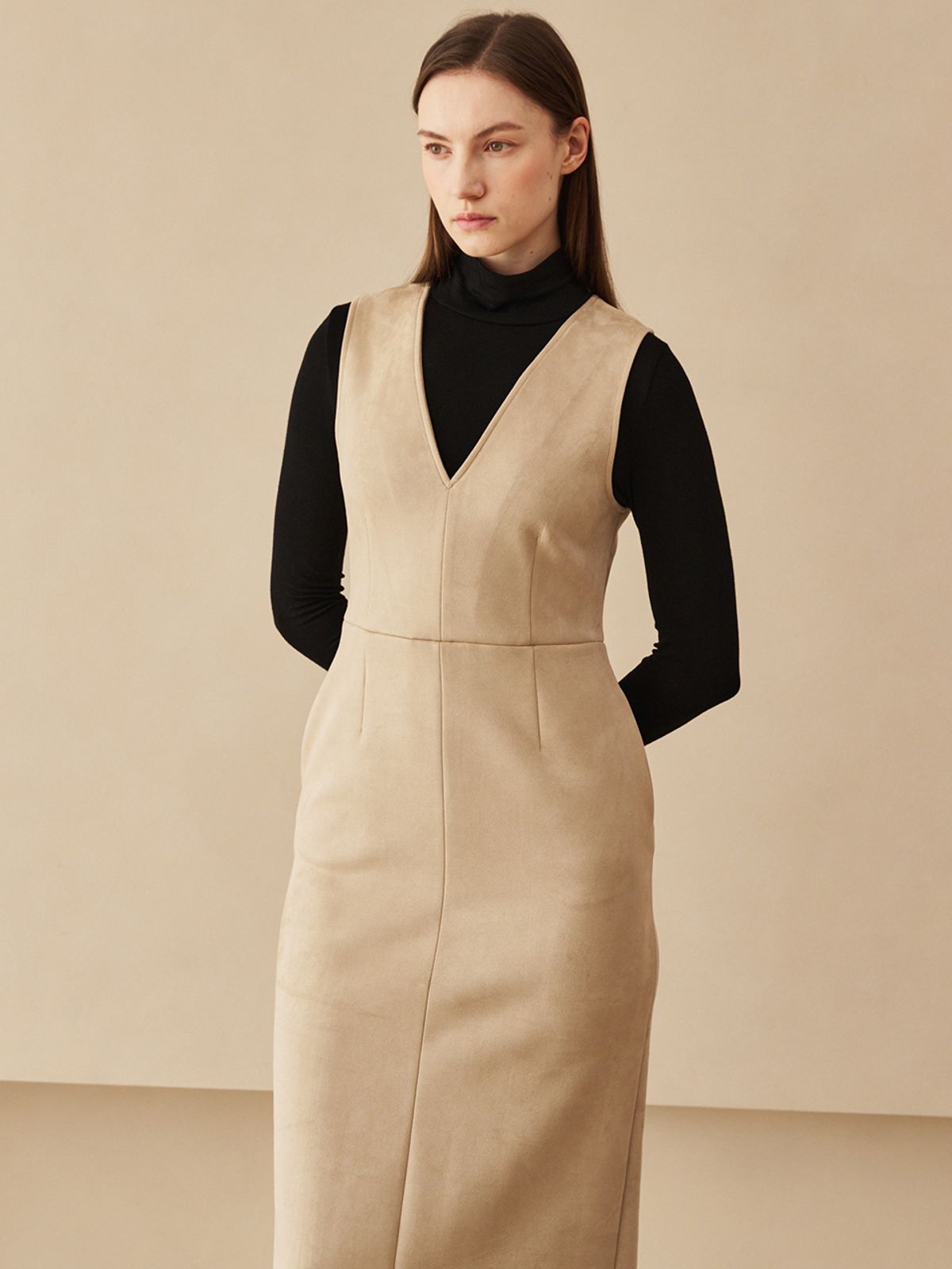 누브(NOUVE) Sleeveless Suede Dress-Beige