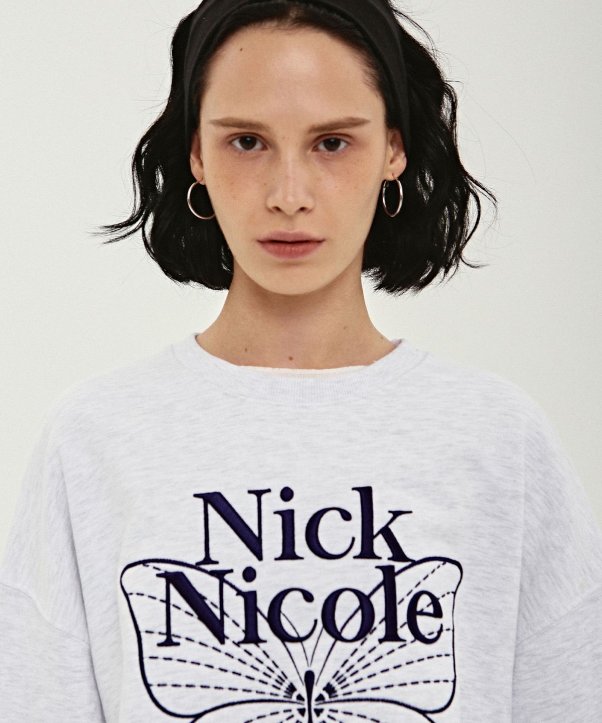 닉앤니콜(NICK&NICOLE) VOLUME BUTTERFLY SIGNATURE SWEATSHIRT_MELANGE NAVY