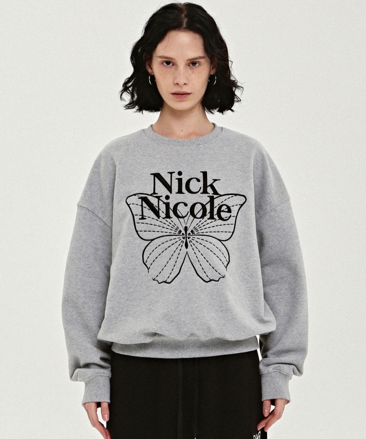 닉앤니콜(NICK&NICOLE) VOLUME BUTTERFLY SIGNATURE SWEATSHIRT_10 COLOR
