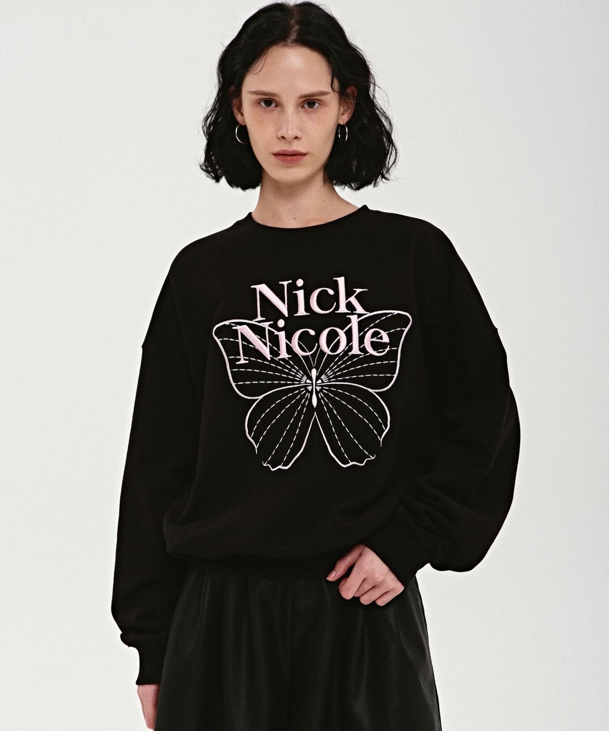 닉앤니콜(NICK&NICOLE) VOLUME BUTTERFLY SIGNATURE SWEATSHIRT_10 COLOR