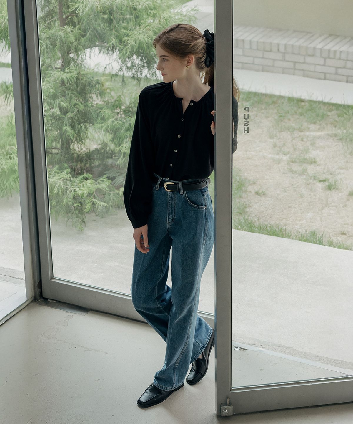 메이버유(MAYVERU) Laurina Shirring Blouse _ Black