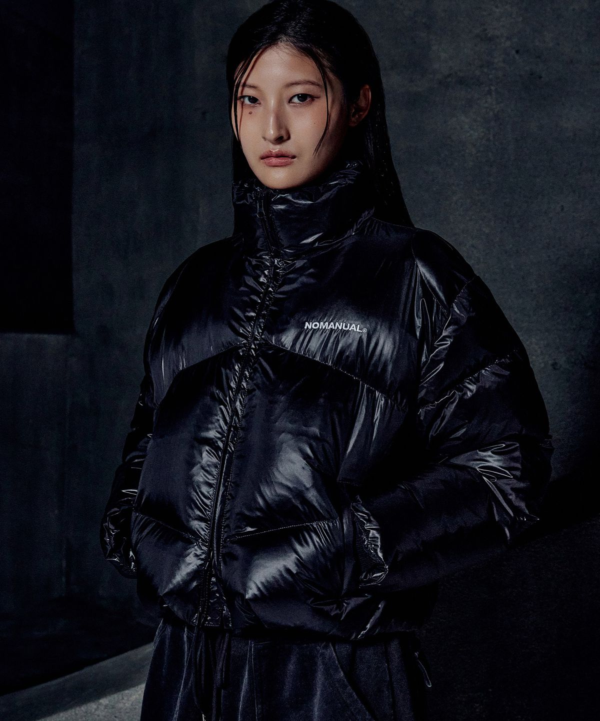 노매뉴얼(NOMANUAL) SKADI DUCK DOWN - GLOSSY BLACK