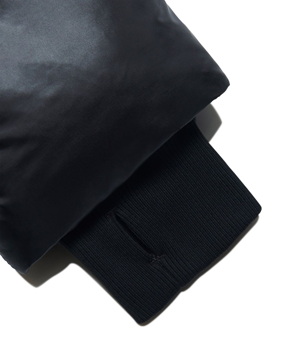 노매뉴얼(NOMANUAL) SKADI DUCK DOWN - GLOSSY BLACK