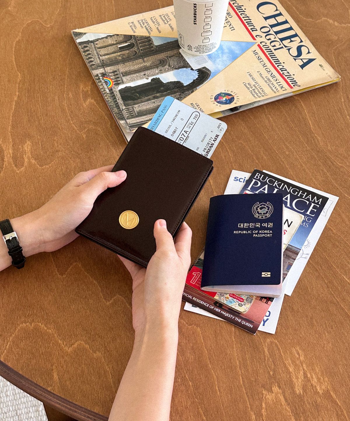 꼬떼드무아(COTEDEMOI) Ecrin passport wallet - Chocolate brown