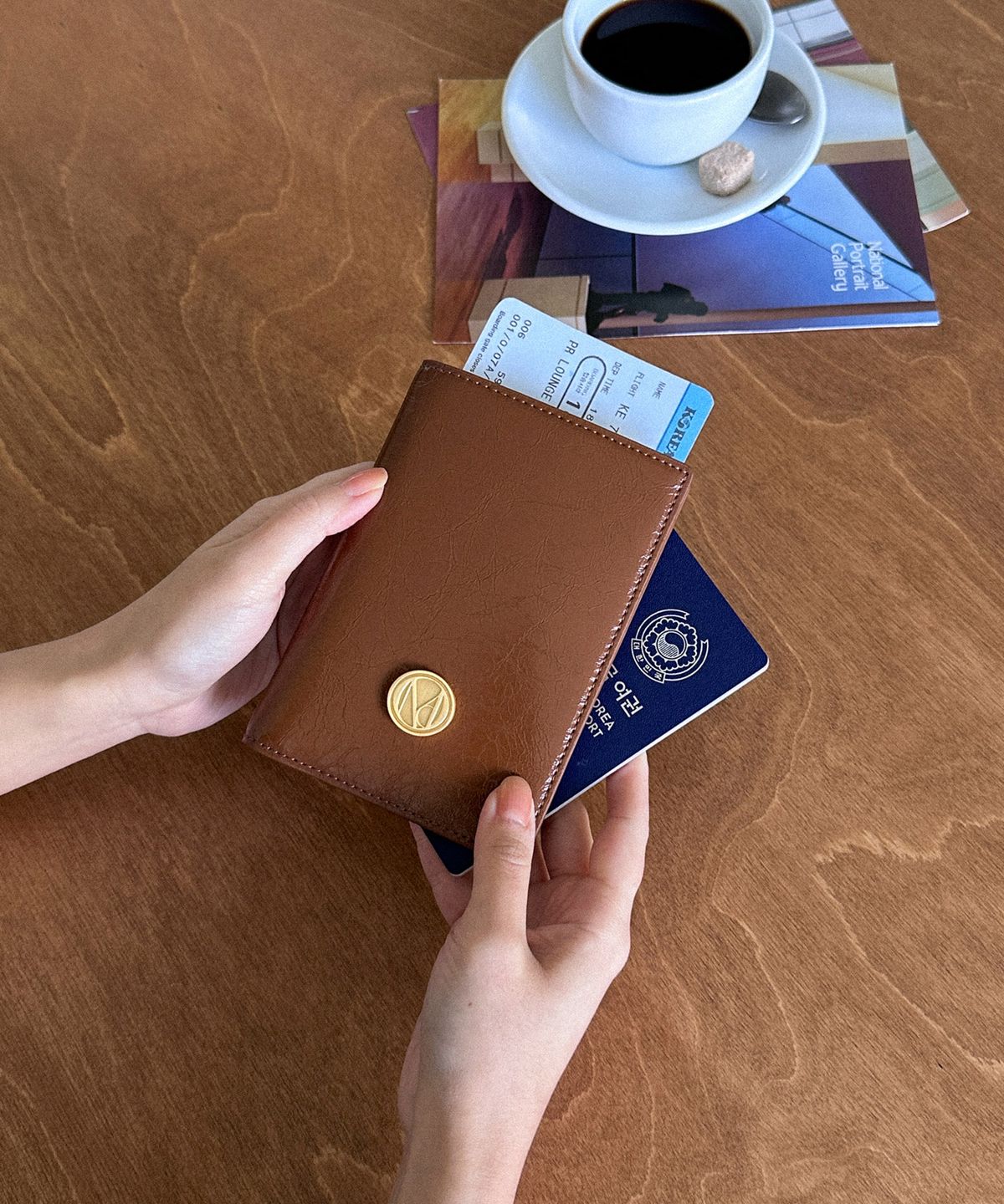 꼬떼드무아(COTEDEMOI) Ecrin passport wallet - Caramel