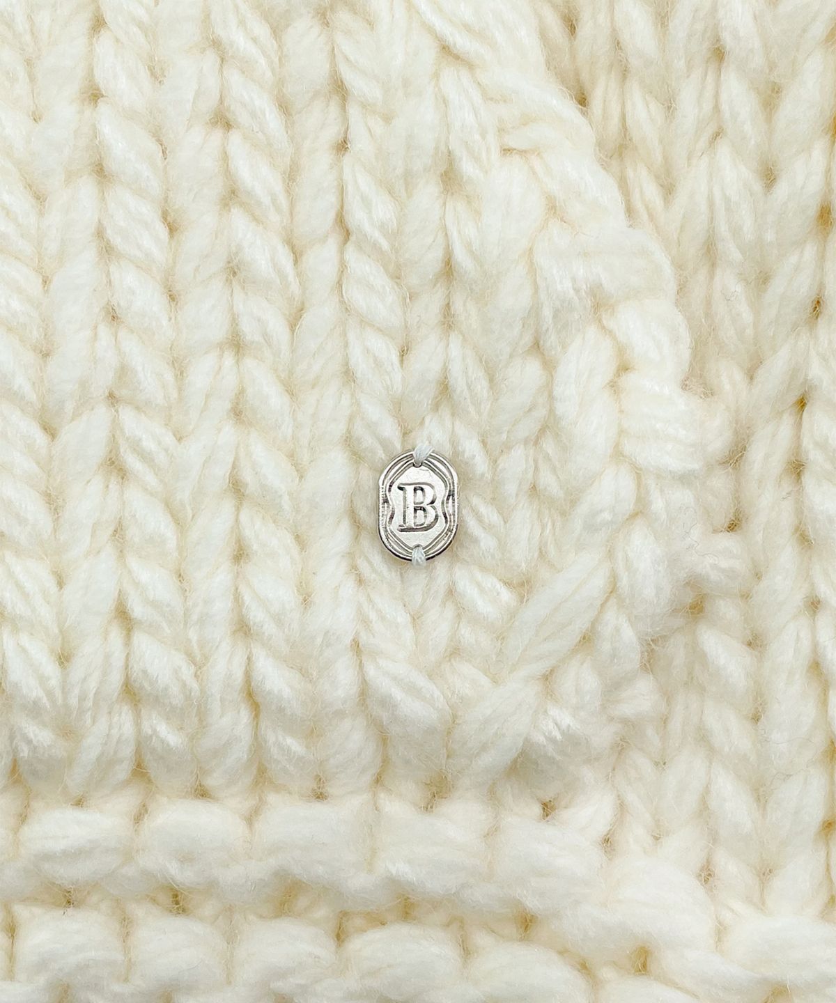 썸웨어버터(SOMEWHEREBUTTER) Wool Handmade Sweater - Ivory