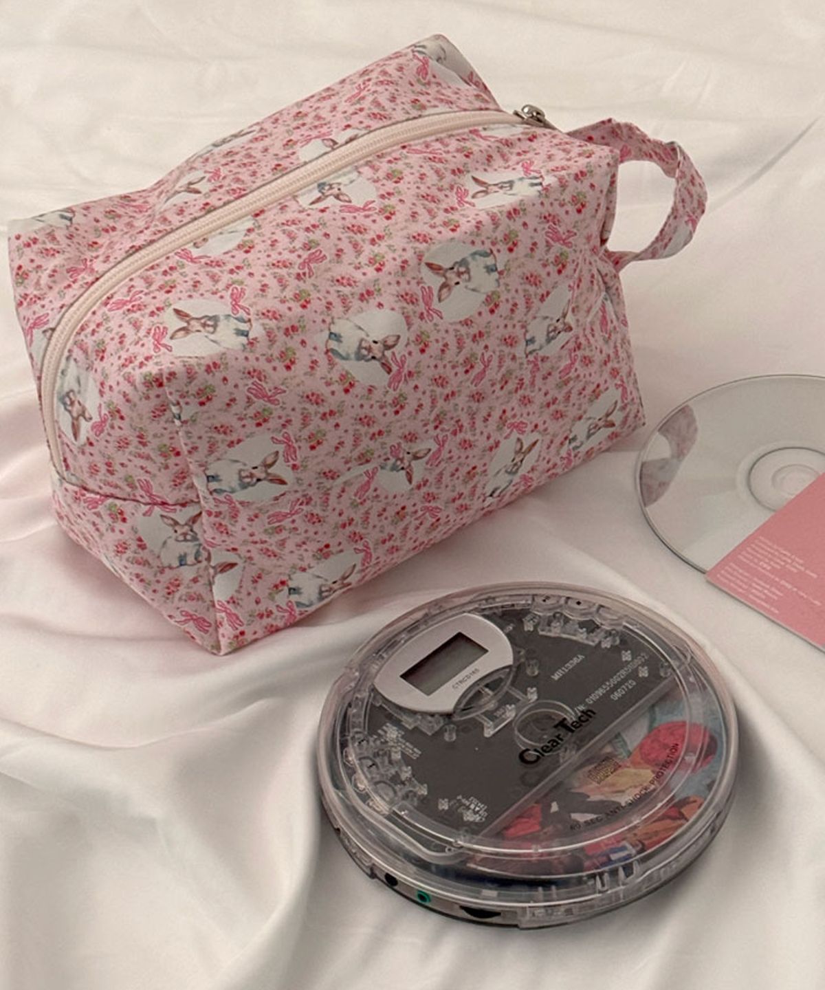 마찌(MAZZZZY) Vintage bunny Carry-All Pouch