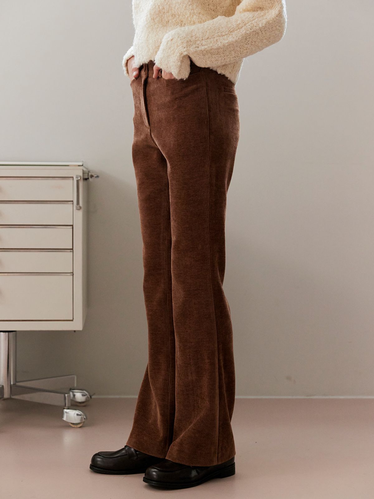 오앨(OUEL) BOOTS-CUT VELVET PANTS_BROWN