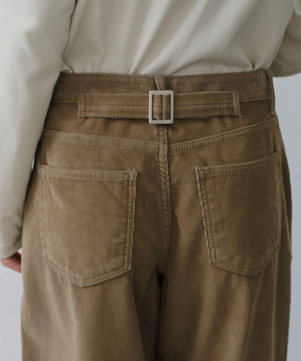 유라고(URAGO) Buckle corduroy pants