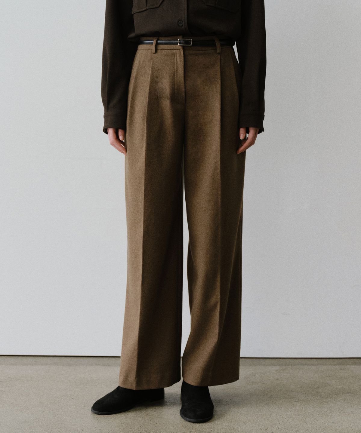 유라고(URAGO) Wool twill wide slacks