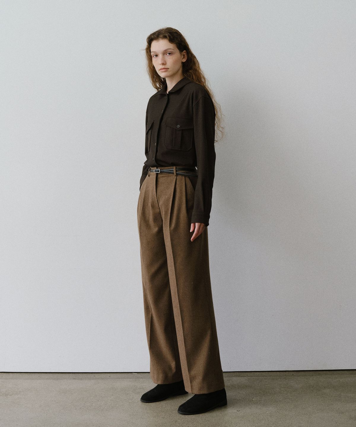 유라고(URAGO) Wool twill wide slacks