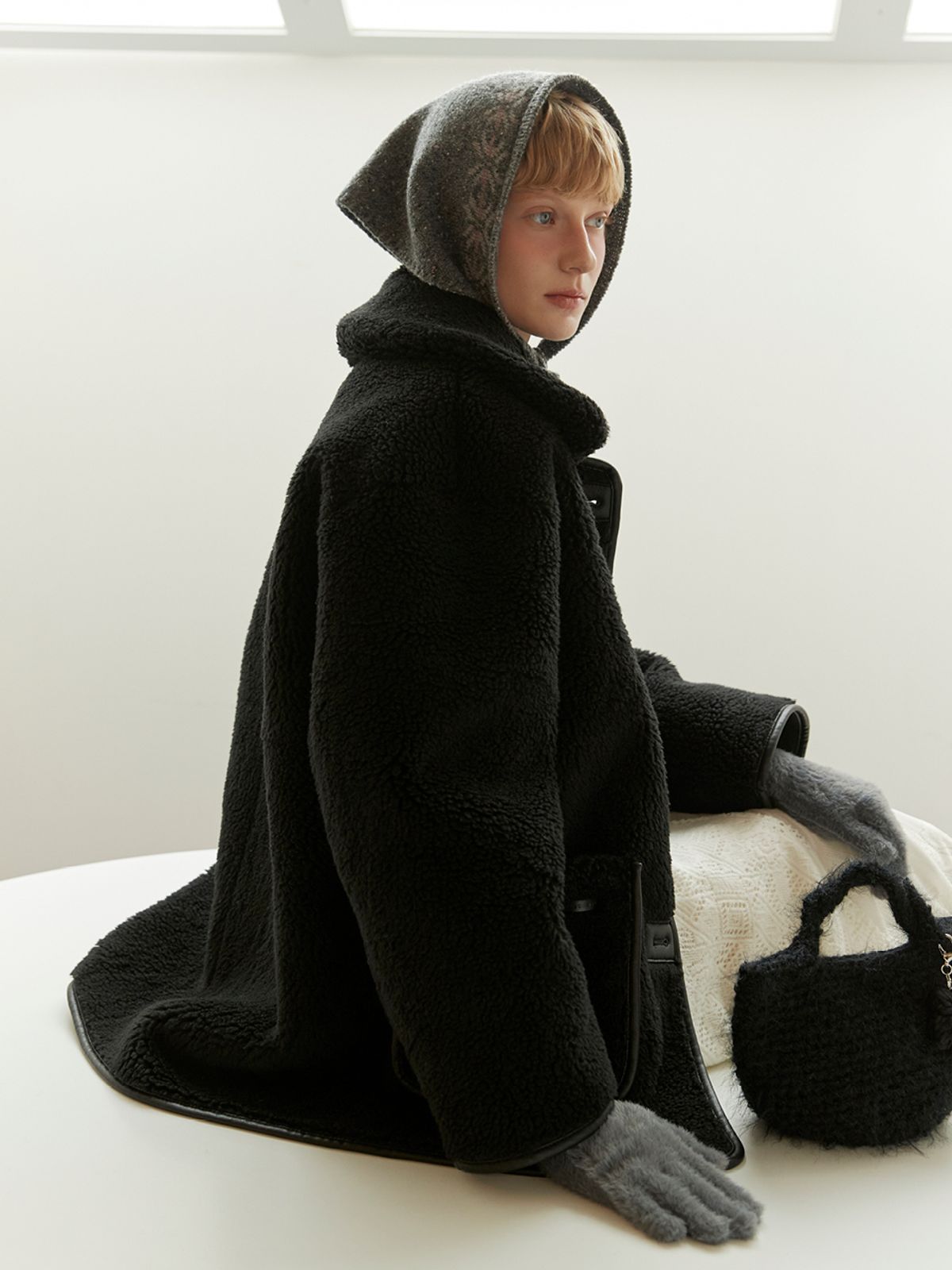 오앨(OUEL) REVERSIBLE SHEARLING HALF COAT_BLACK