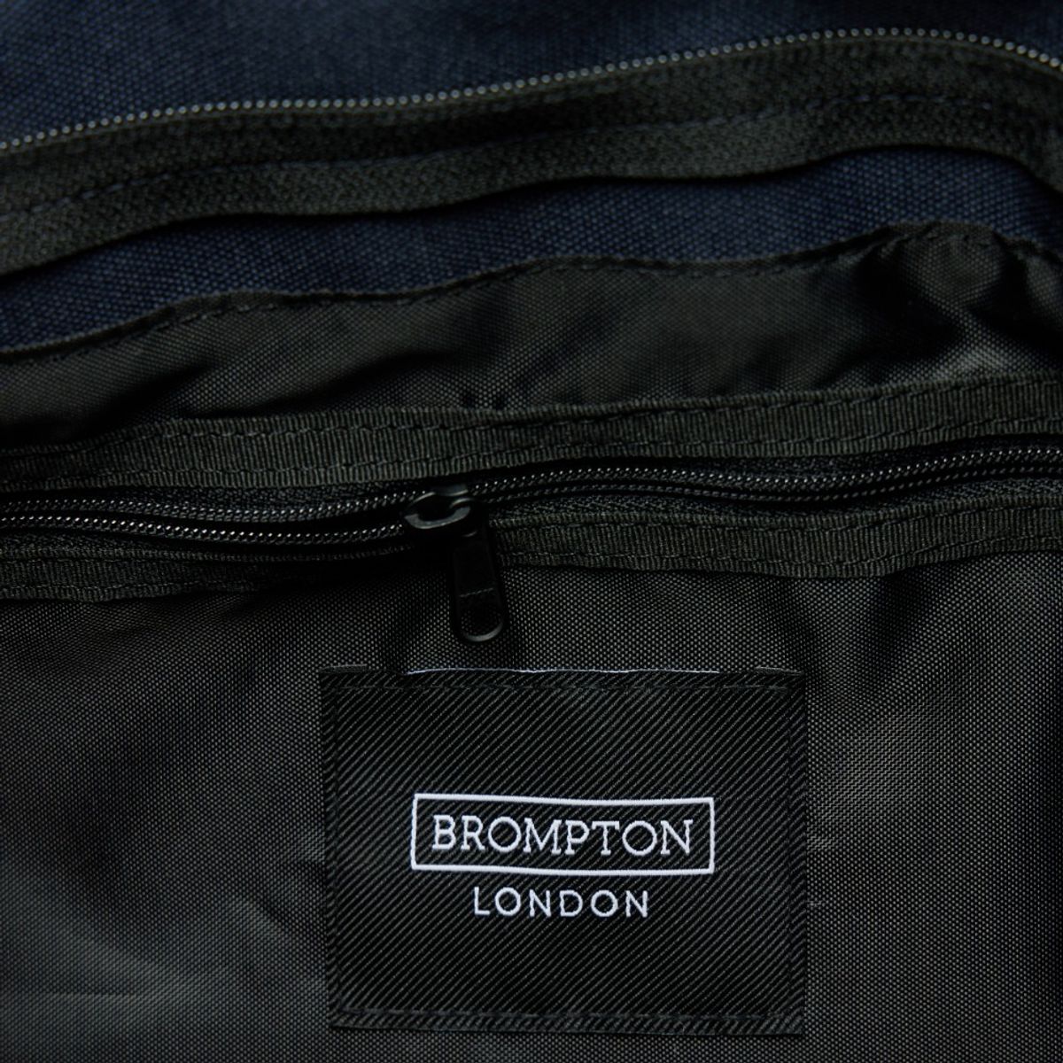 브롬톤 런던(BROMPTON LONDON) EXPLORE CROSS BAG  - NAVY (P245ACR106)