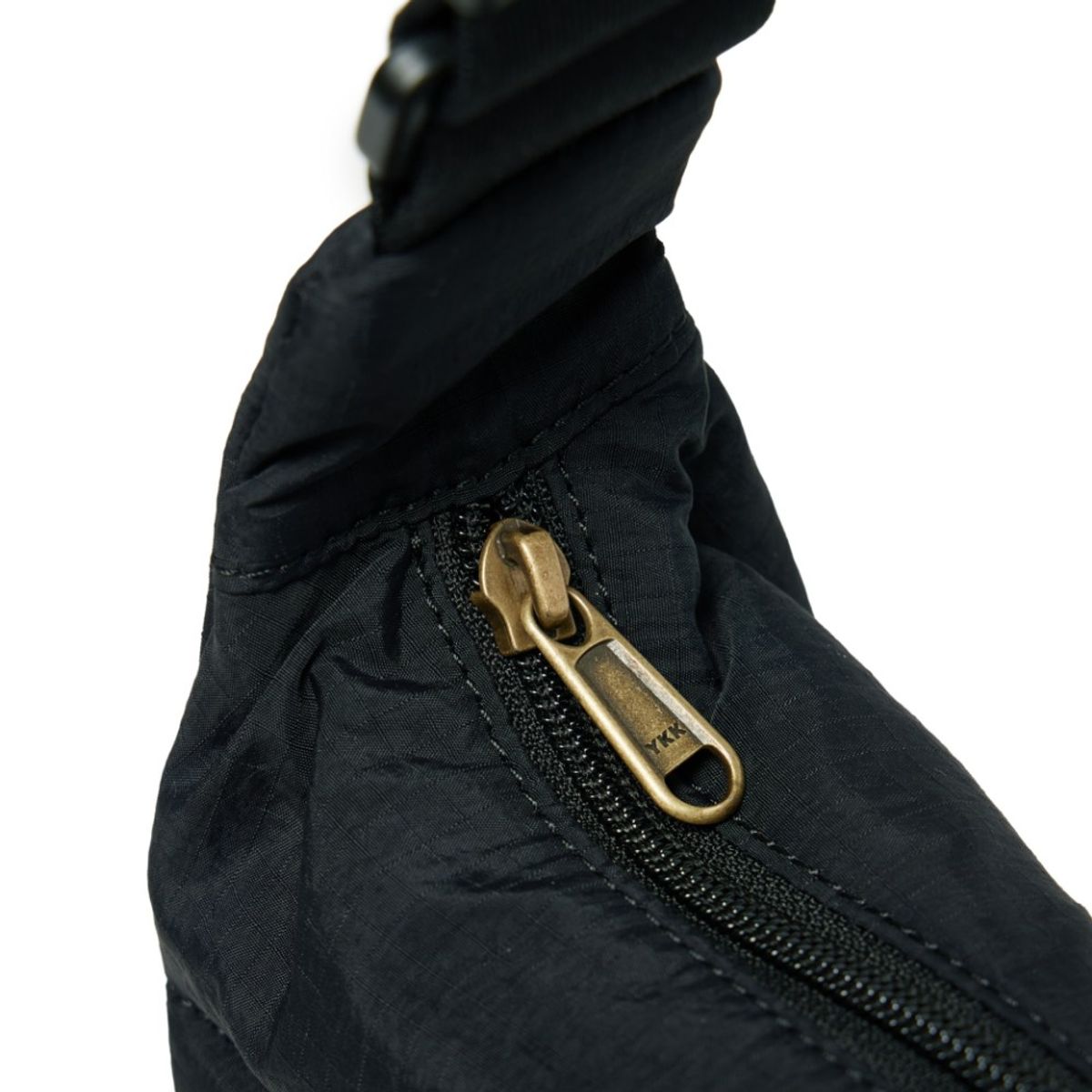 브롬톤 런던(BROMPTON LONDON) HALFMOON BAG - BLACK (P245ACR203)