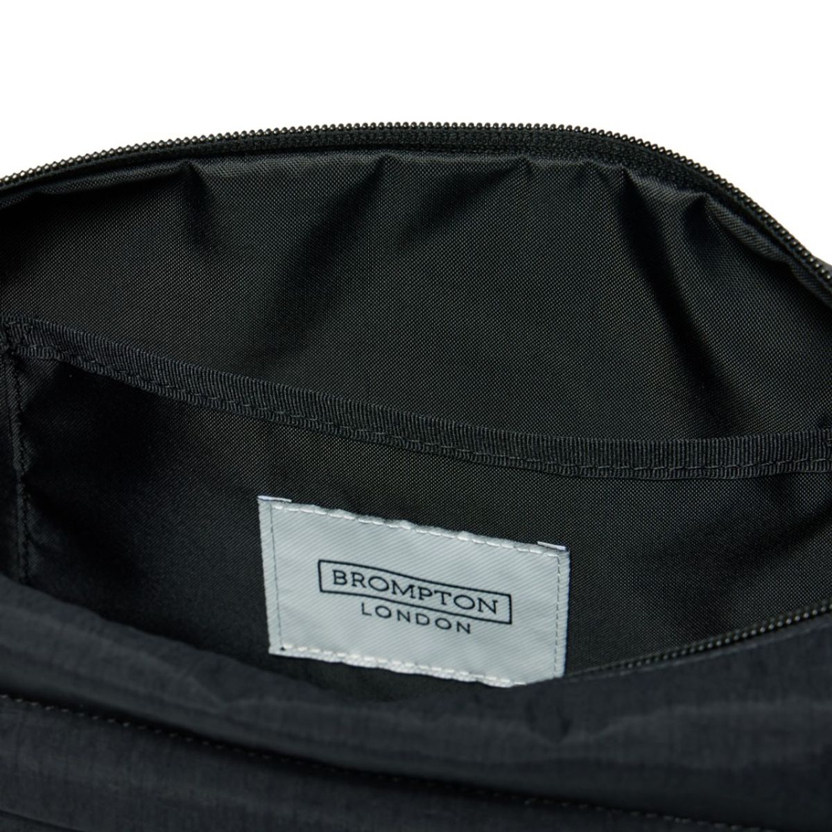브롬톤 런던(BROMPTON LONDON) HALFMOON BAG - BLACK (P245ACR203)