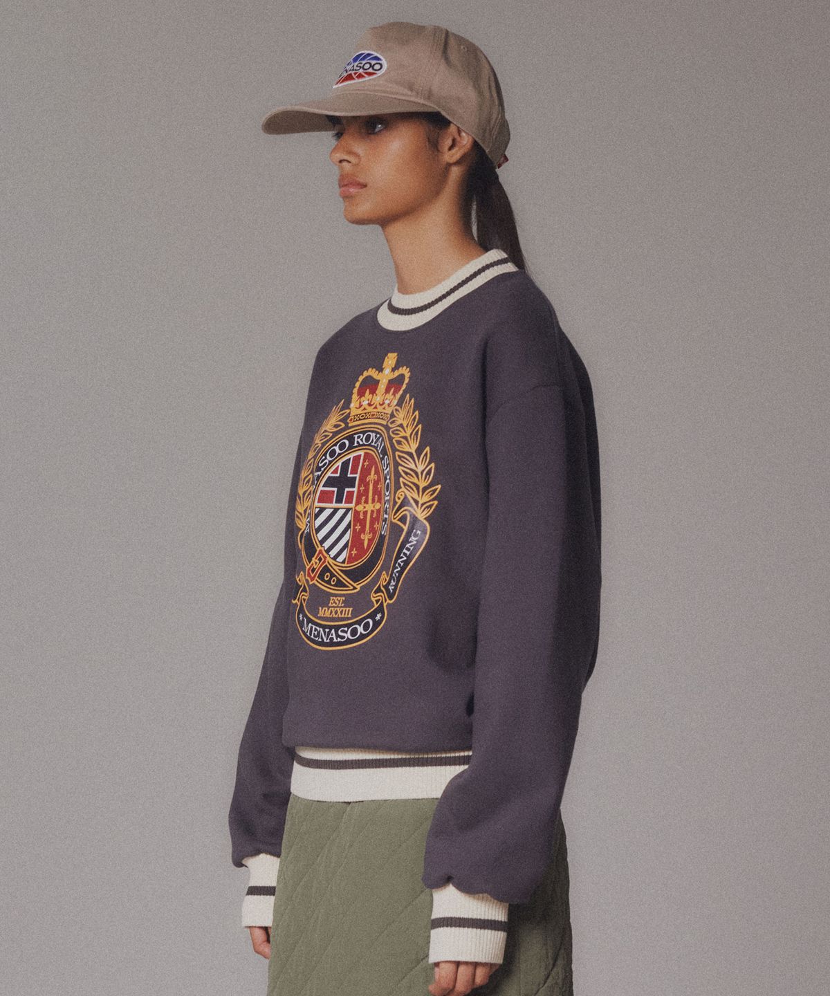 미나수(MENASOO) Menasoo Heritage Heavy Sweatshirt_Charcoal_기모원단