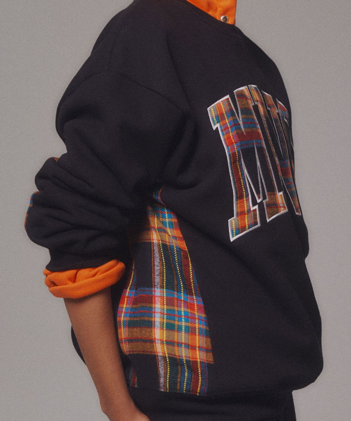 미나수(MENASOO) Check Combination Sweatshirt_Black_기모원단