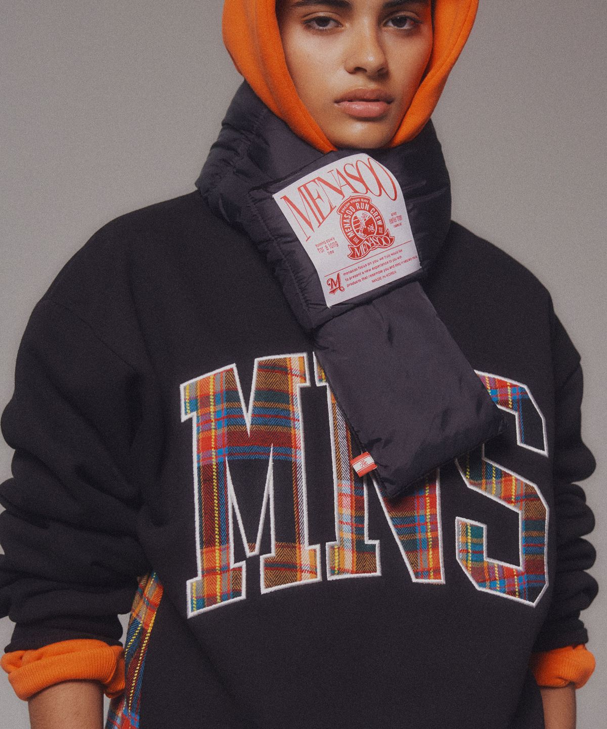 미나수(MENASOO) Check Combination Sweatshirt_Black_기모원단