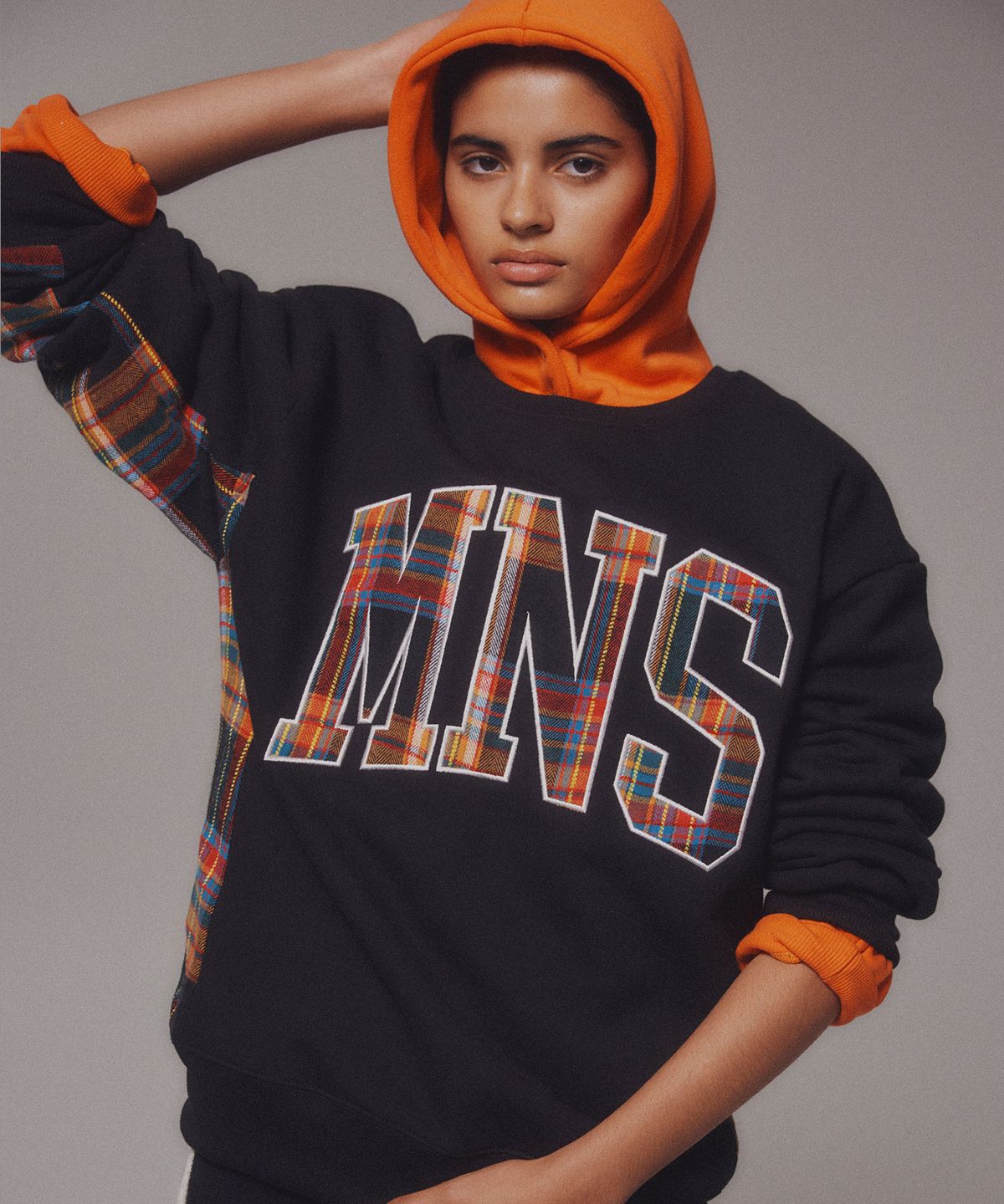 미나수(MENASOO) Check Combination Sweatshirt_Black_기모원단