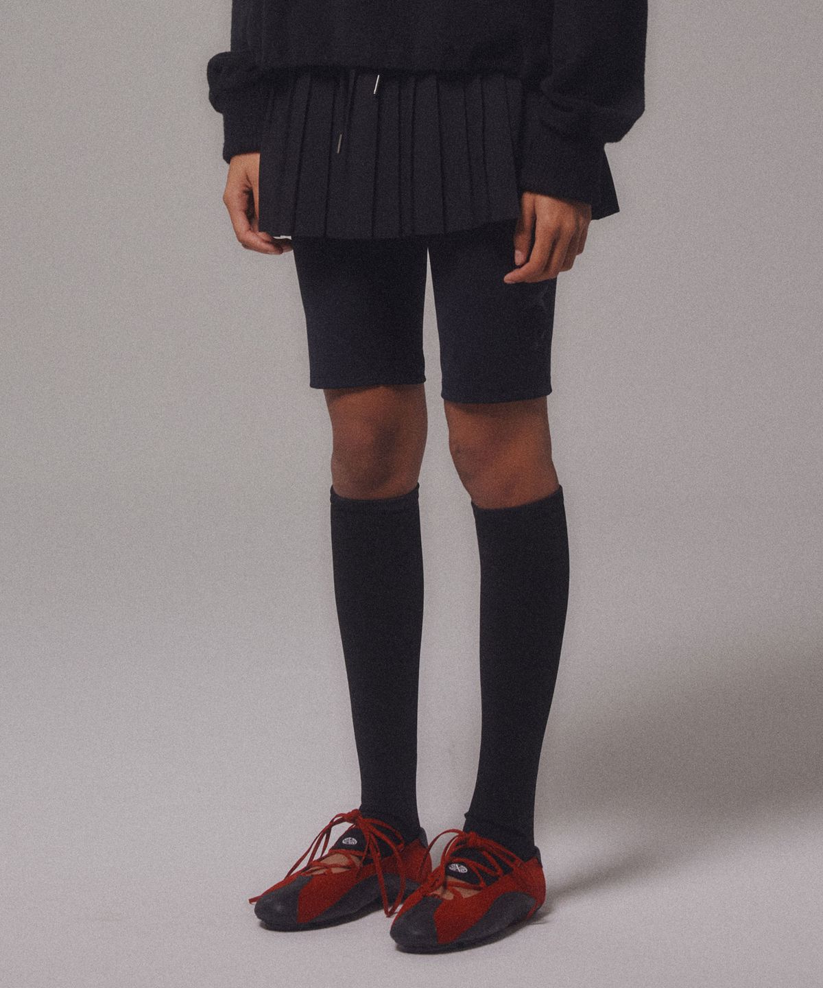 미나수(MENASOO) Leg Warmer_Black